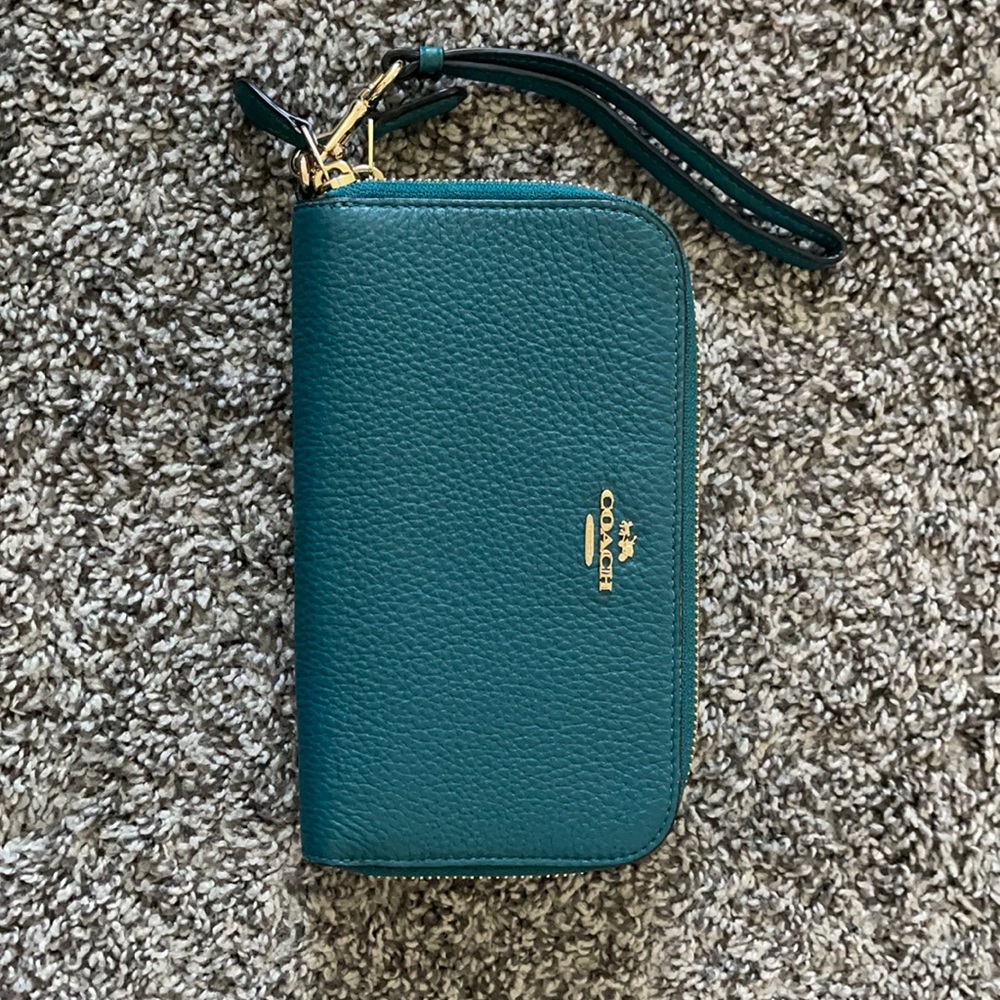 New without tags Coach double wallet.